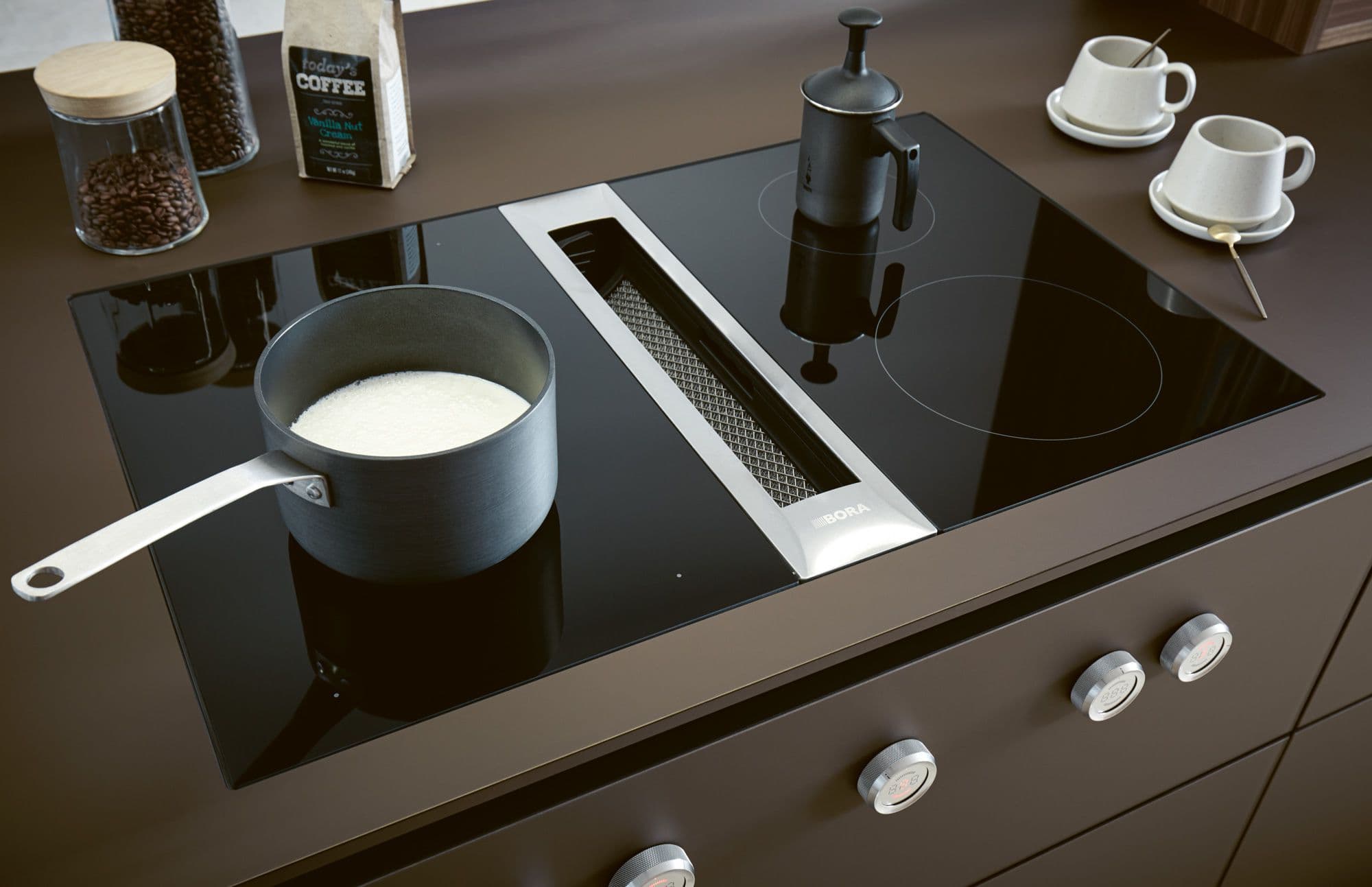 next125-Kochfeld mit integriertem Kochfeldabzug und Espressokanne