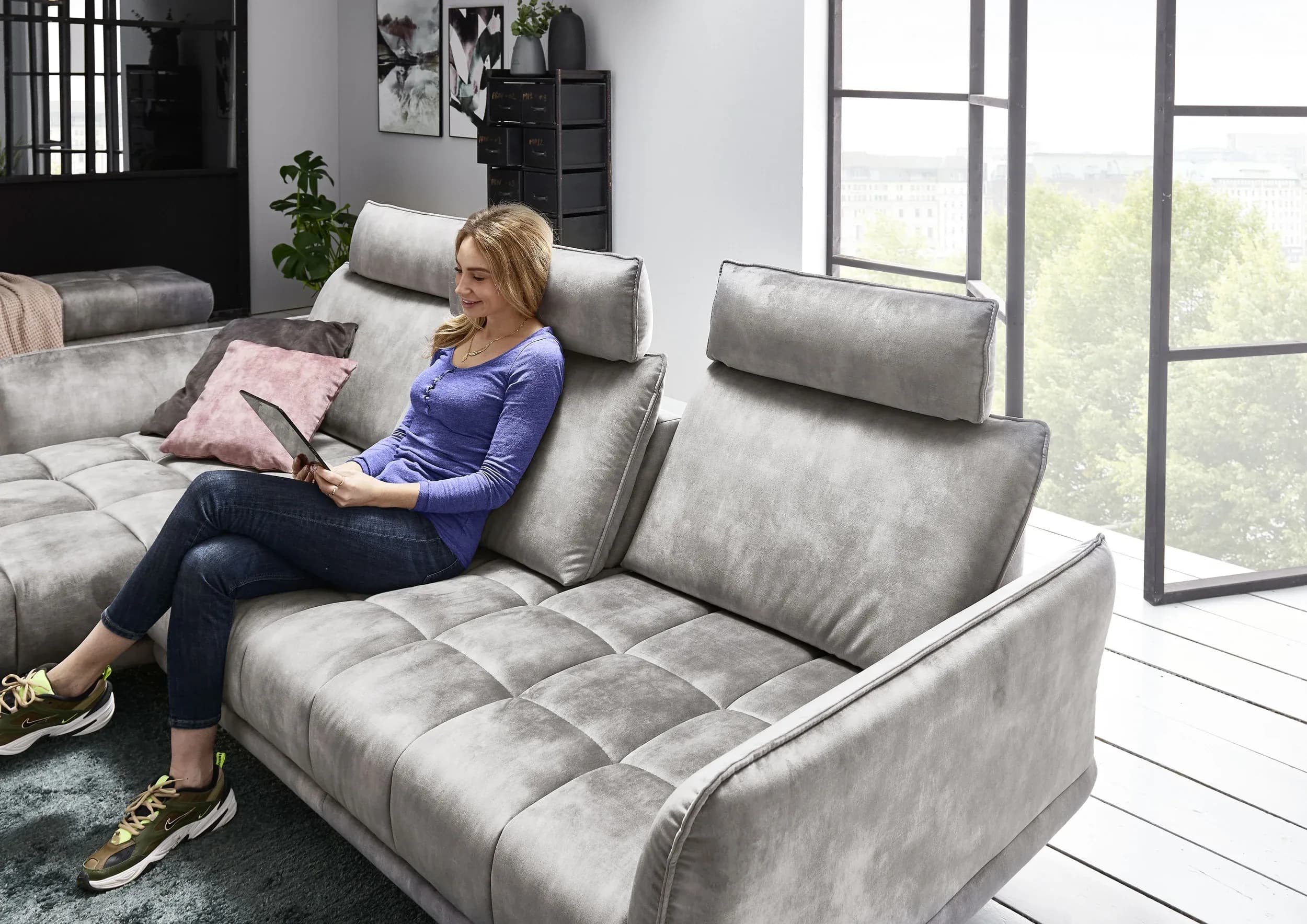 Ecksofa - Longchair links mit 3-Sitzer, Armlehne/Sitztiefe verstellbar (manuell), Velourstoff, Silbergrau
