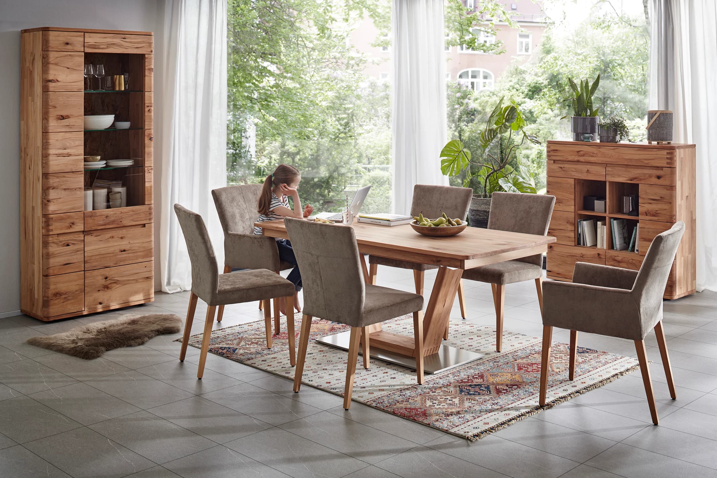 Vitrine Cartago Soft - Astbuche massiv, natur geölt