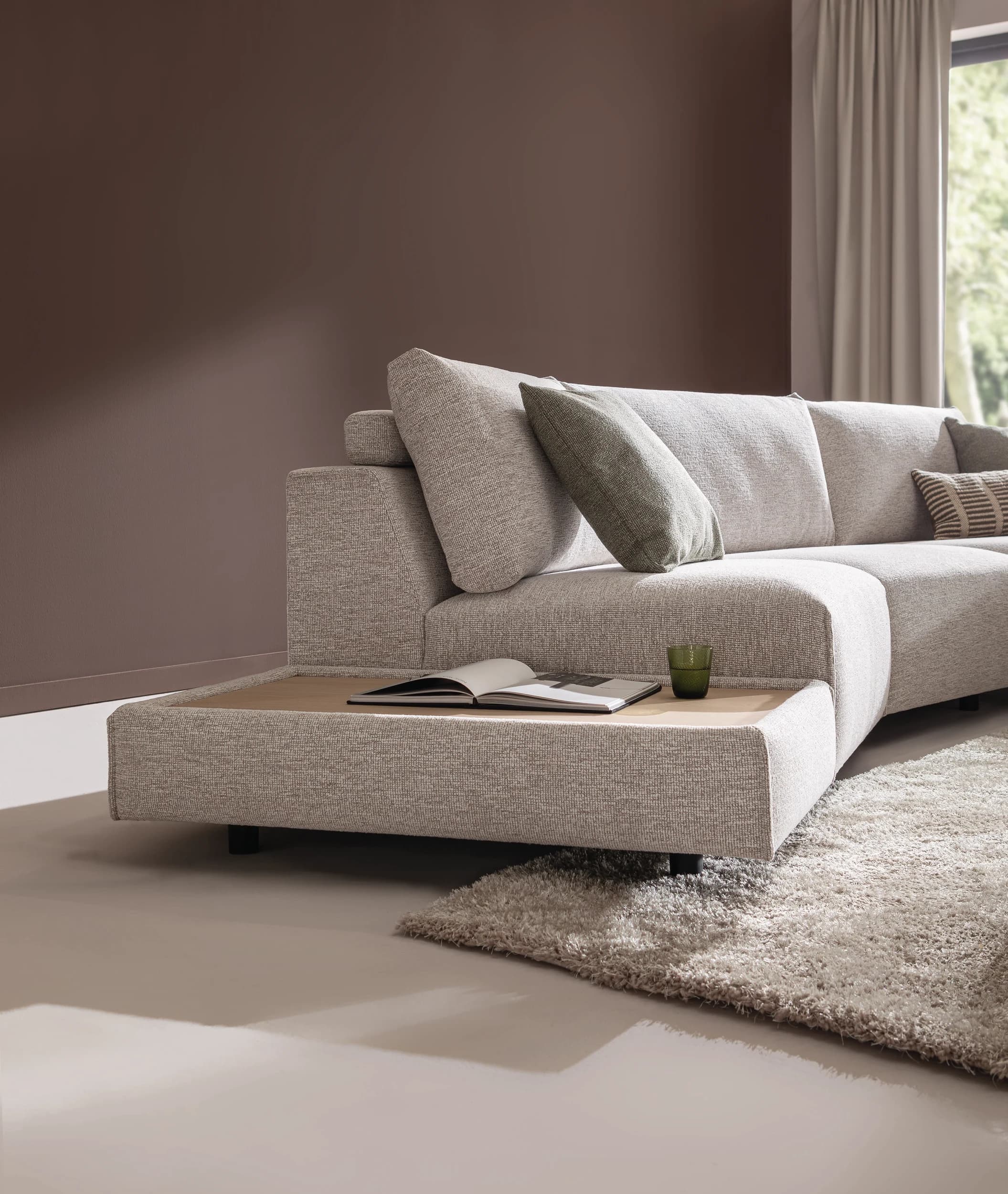 Ecksofa Serava Plus - Anbauhocker links mit 1-Sitzer, Trapezelement, Longchair rechts, Stoff, Sand