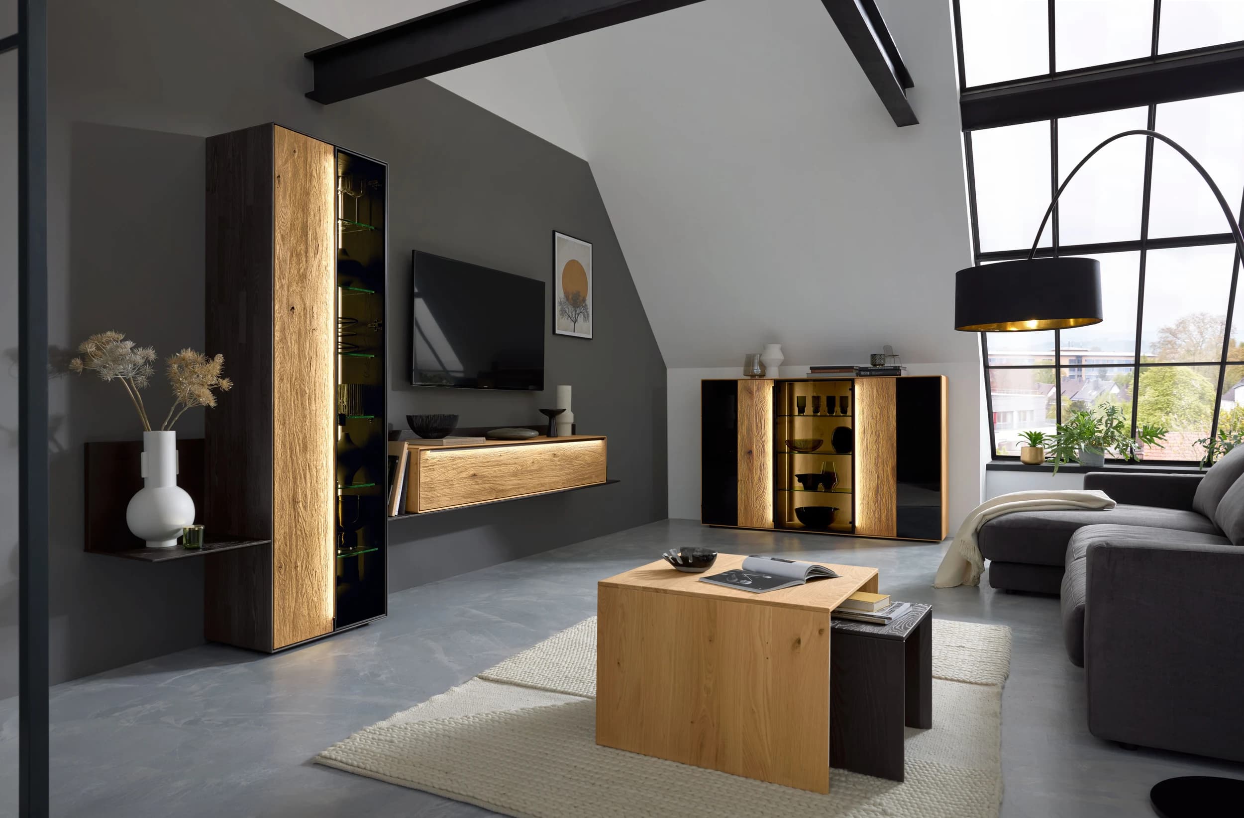 Highboard mit Beleuchtung - Asteiche massiv