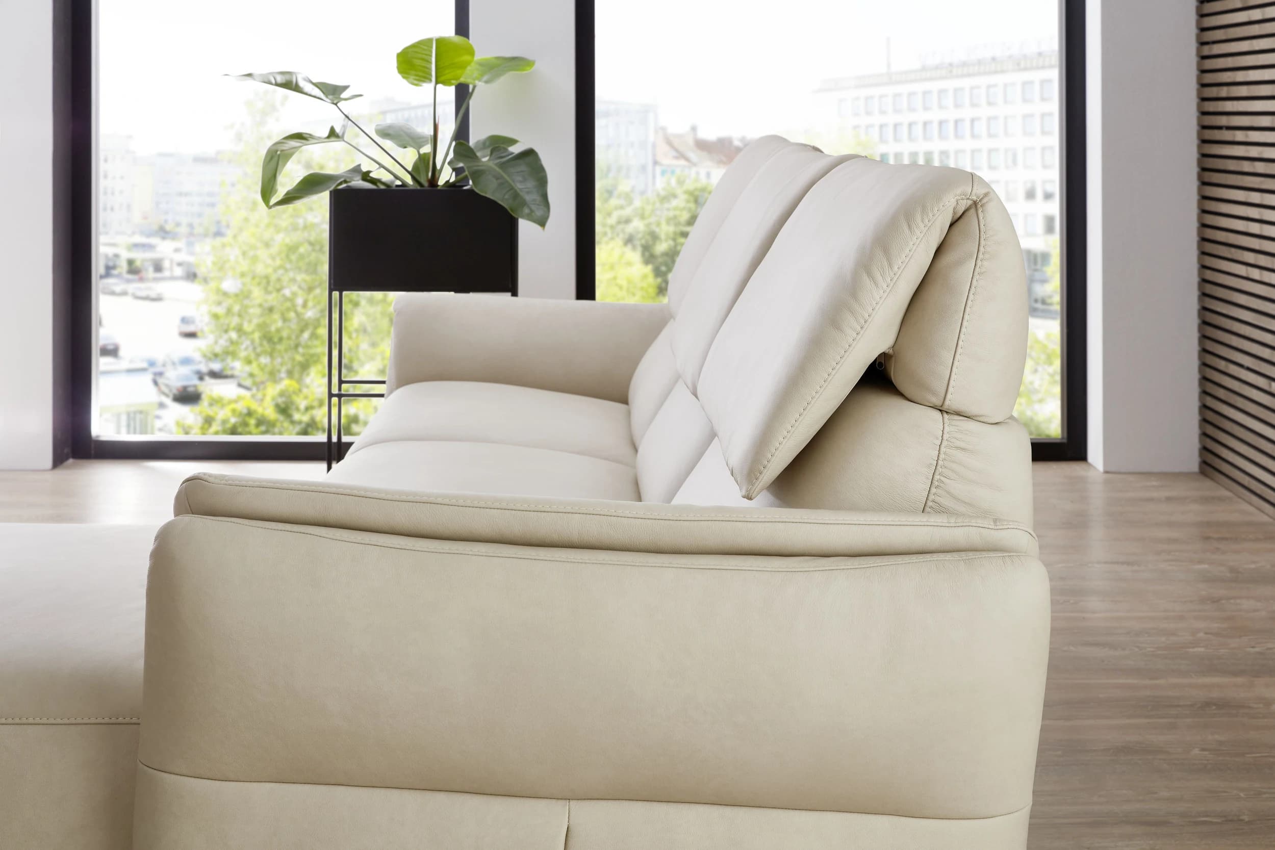 Ecksofa - 2-Sitzer mit Longchair rechts, Leder, Ecru