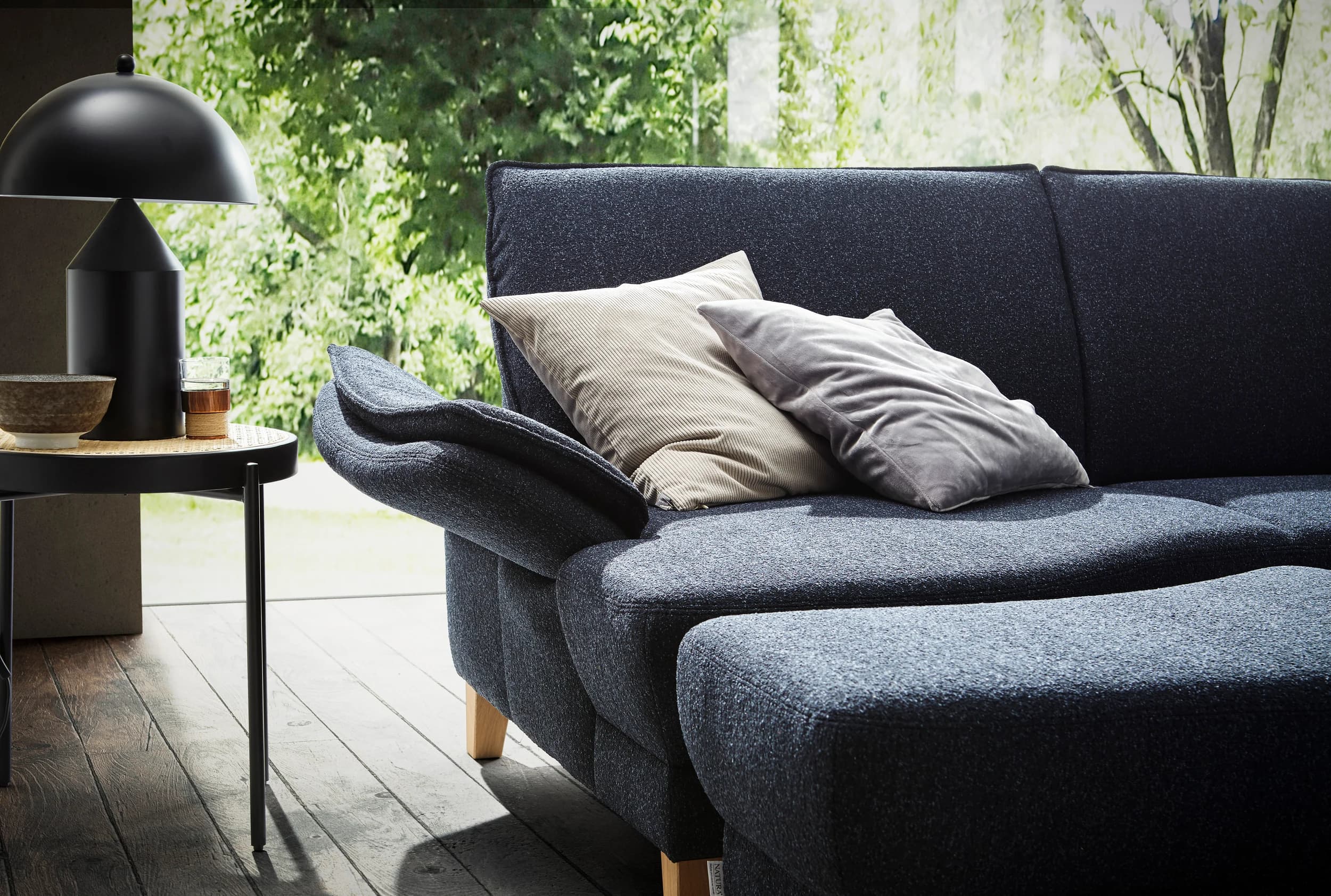 Sofa Stamford - 3,5-Sitzer, Bogen links mit Ecksofa 2-sitzig und Abschlusshocker Rechts, inkl. Armlehne verstellbar und Kopfstütze, Stoff, Dunkelblau