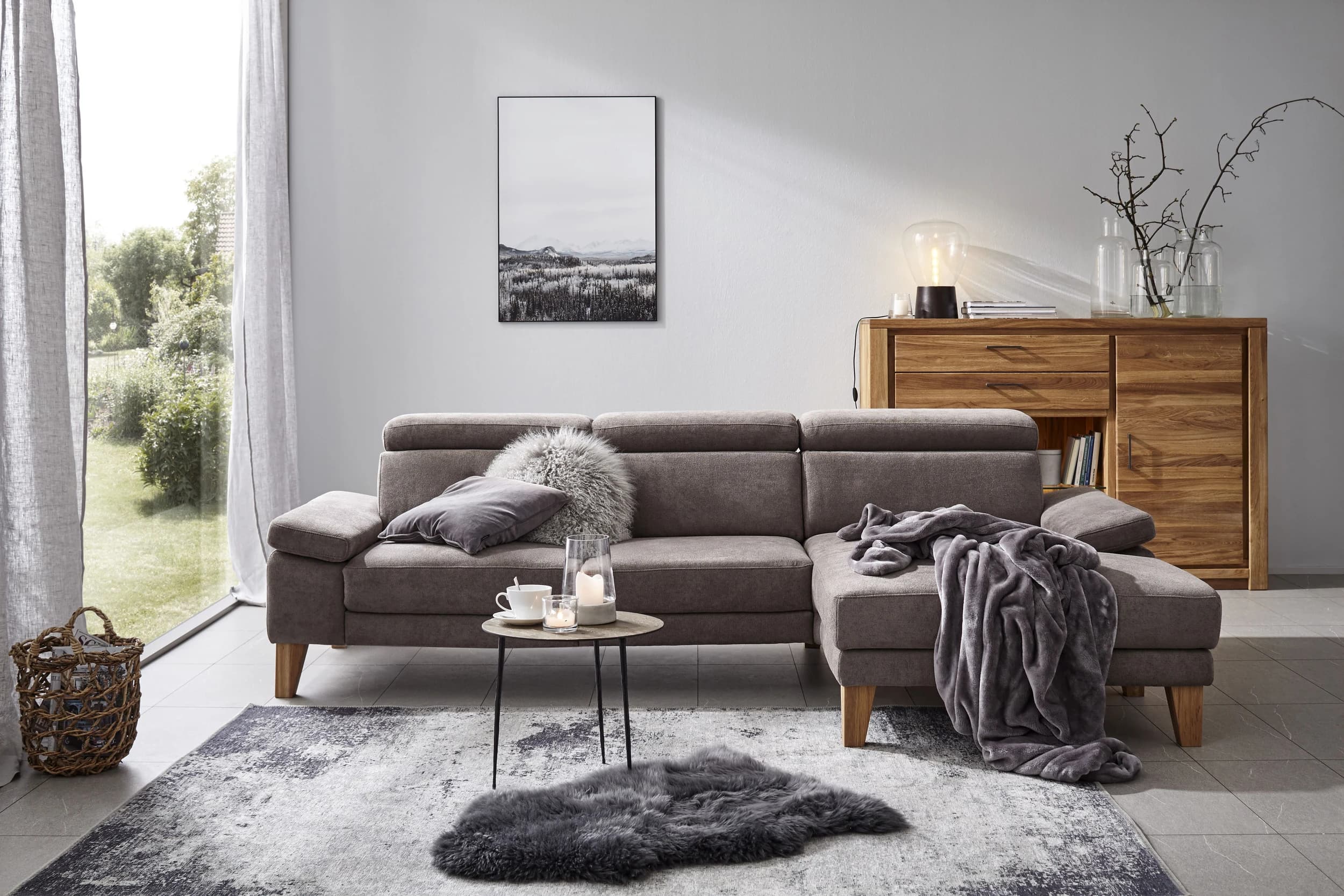Ecksofa Hudson - 2,5-Sitzer mit Longchair rechts, inkl. Kopfteil/Armlehne verstellbar und Relaxfunktion (motorisch), Stoff, Steingrau