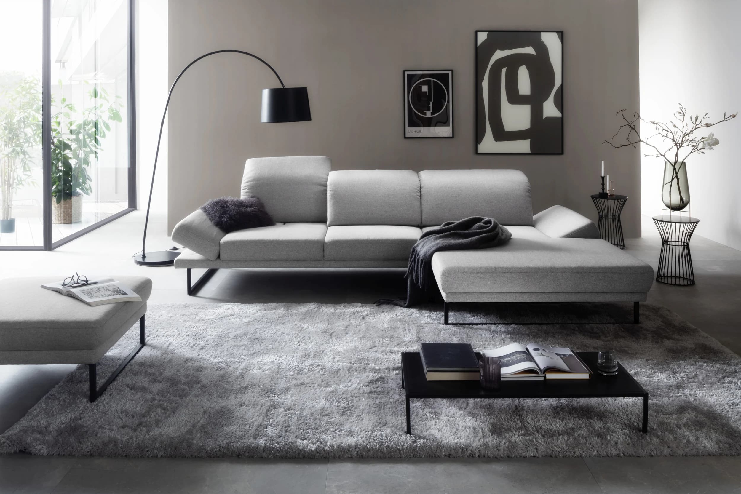 Ecksofa - 2-Sitzer mit Longchair rechts, Kopfteil/Sitztiefe verstellbar, Stoff, Hellgrau