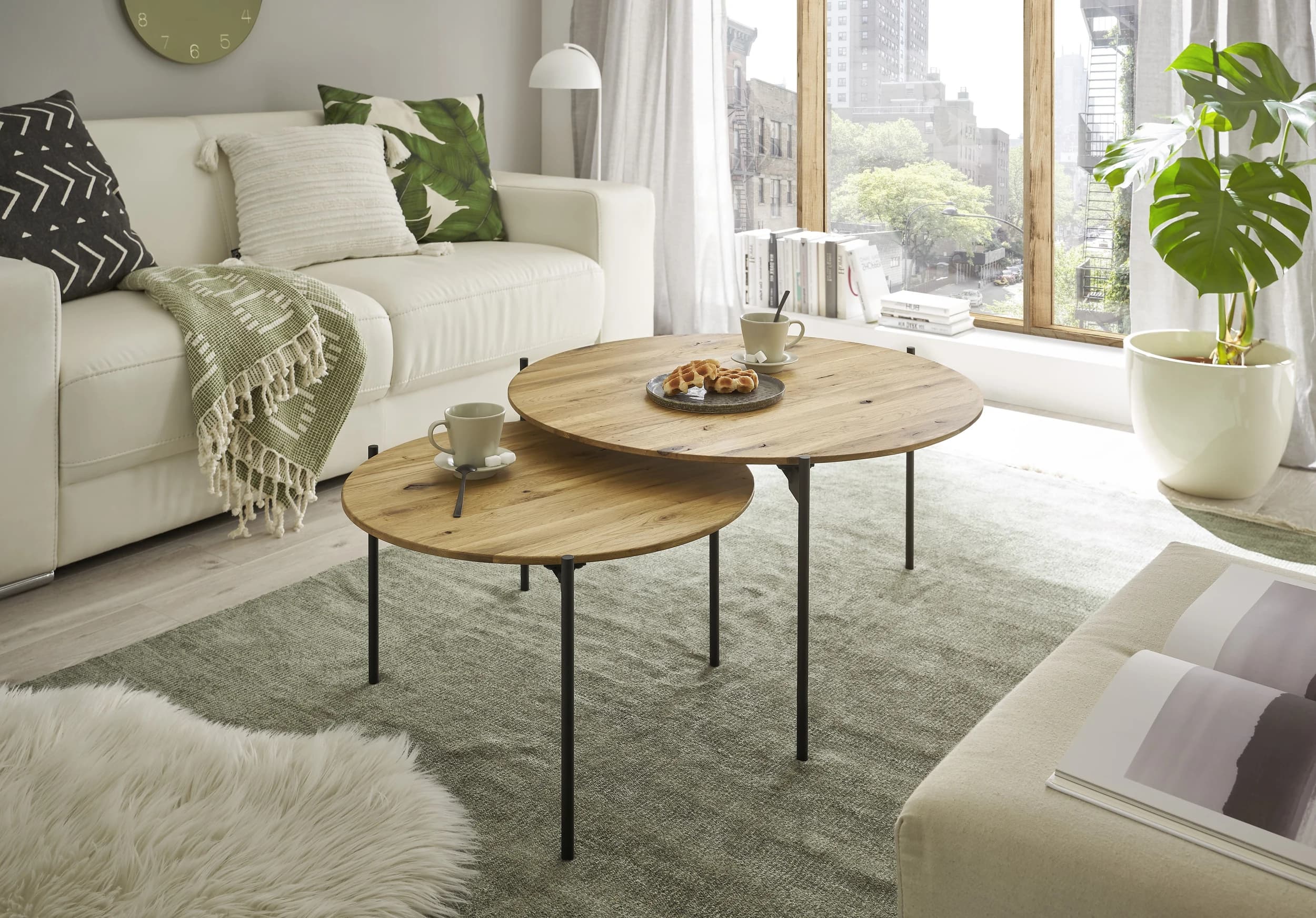 Couchtisch - BHT ca. 74x38x74 cm, Eiche massiv
