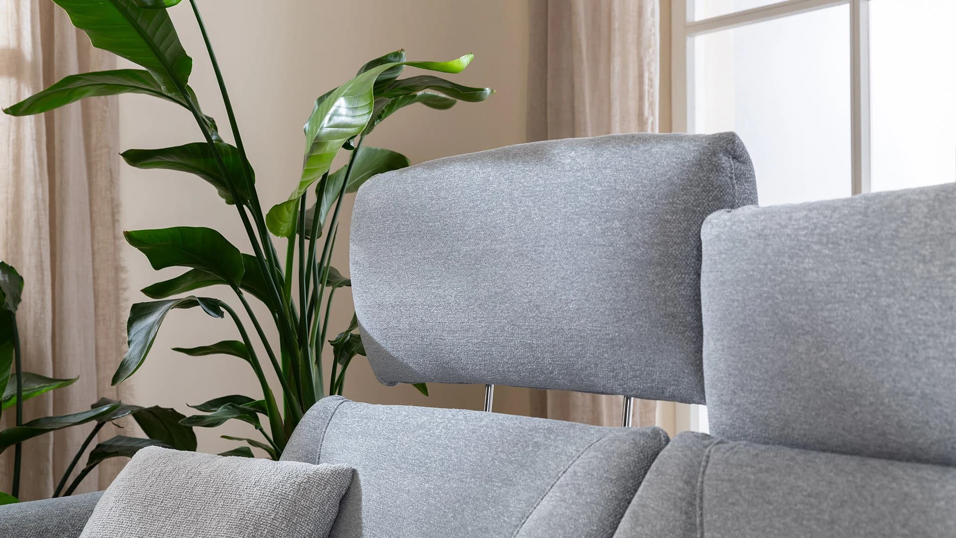 Sofa Nevin - 2,5-Sitzer inkl. Kopfpolsterverstellung, Stoff, Silbergrau