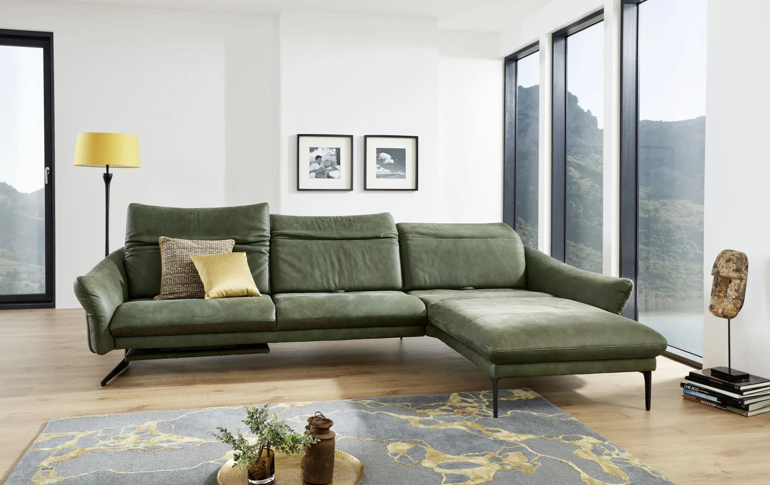 Ecksofa - 3-Sitzer mit Longchair rechts, Kopfteil/Sitztiefe verstellbar, Leder, Grün