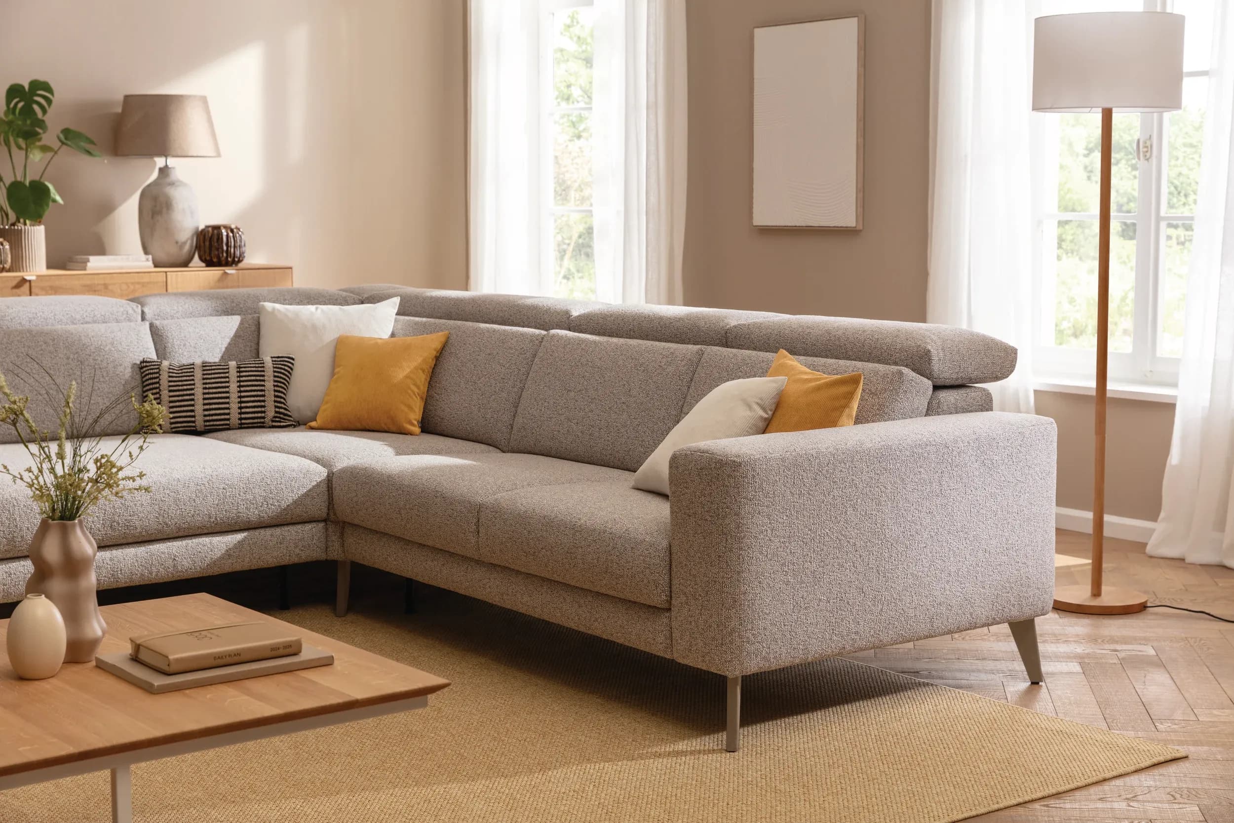 Ecksofa Braska - Loungecke links mit 2,5-Sitzer rechts, inkl. Sitzauszug (motorisch) und Kopfstütze, Stoff, Kaschmir