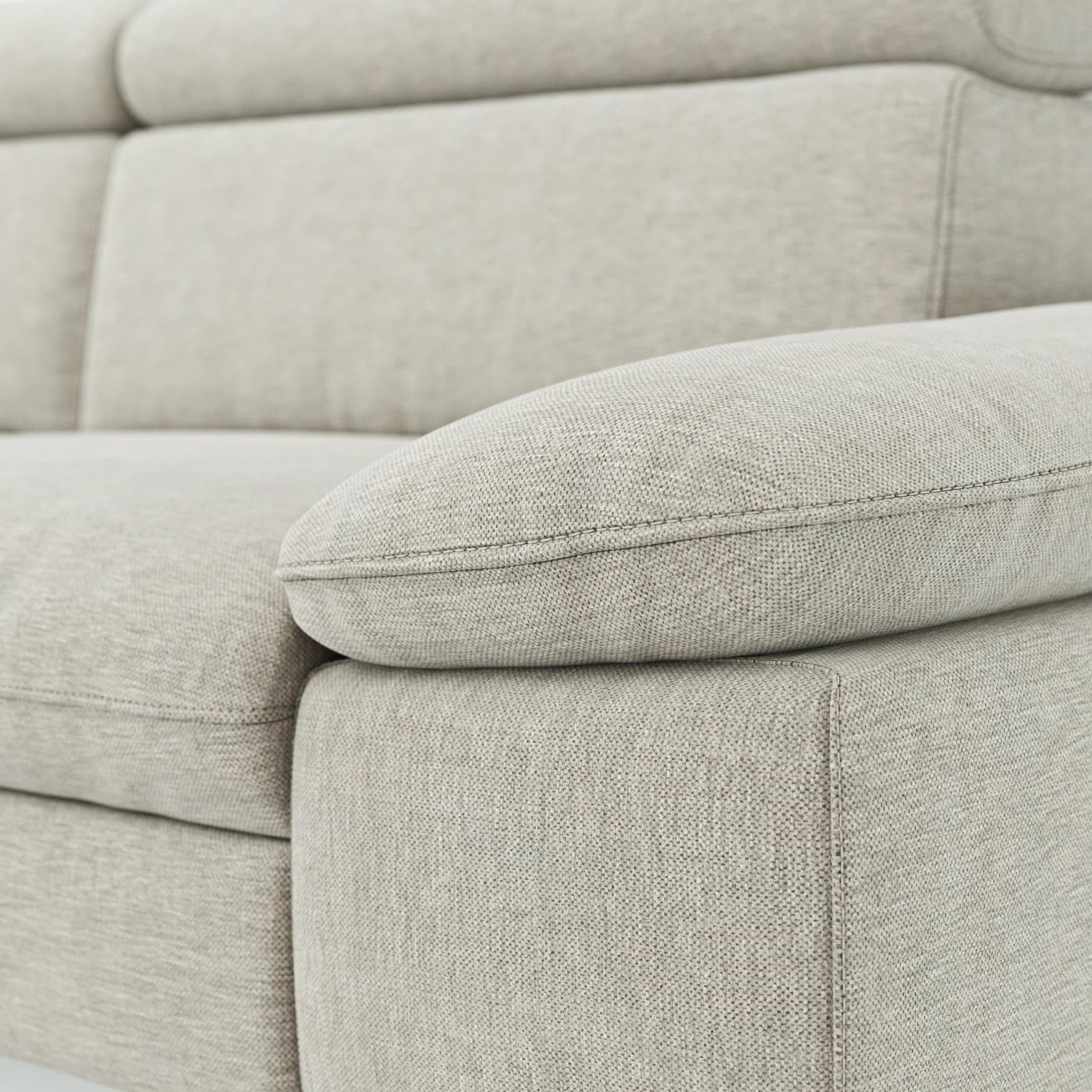 Ecksofa Felipa - Longchair links mit 2,5-Sitzer inkl. Armlehne verstellbar und Rückenlehne/Sitztiefe verstellbar (motorisch), Stoff, Natur