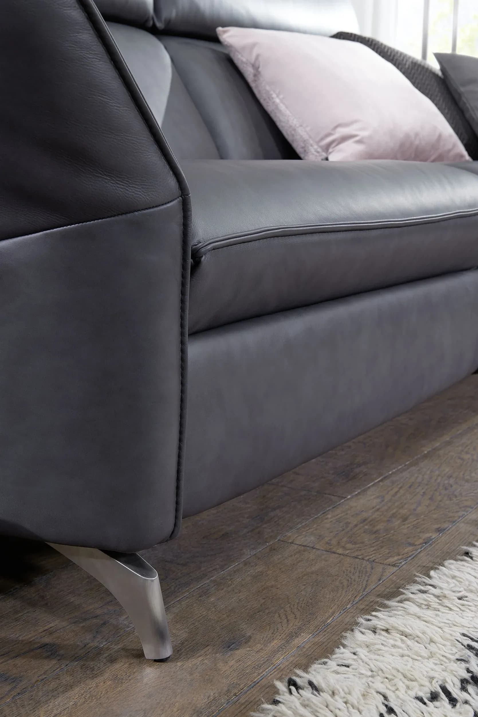 Sofa EM St. Moritz - 2,5-Sitzer, Relaxfunktion inkl. höhenverstellbare Kopfstütze, Leder, Kohle