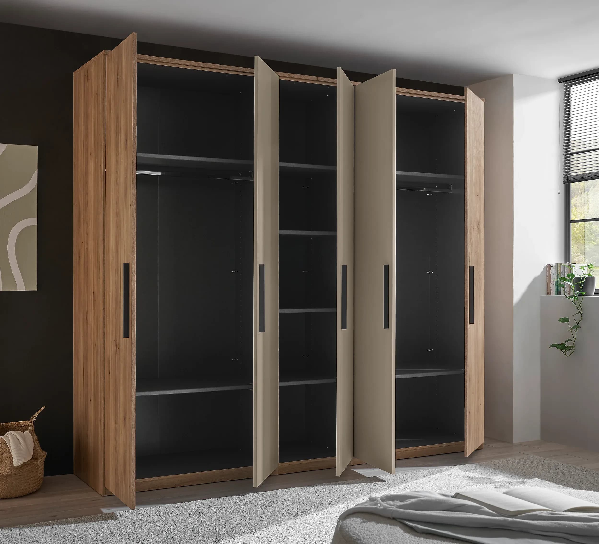 Drehtürenschrank - B. ca. 250,8 cm, Außentüren Holzdekor, Mitteltüren Beige