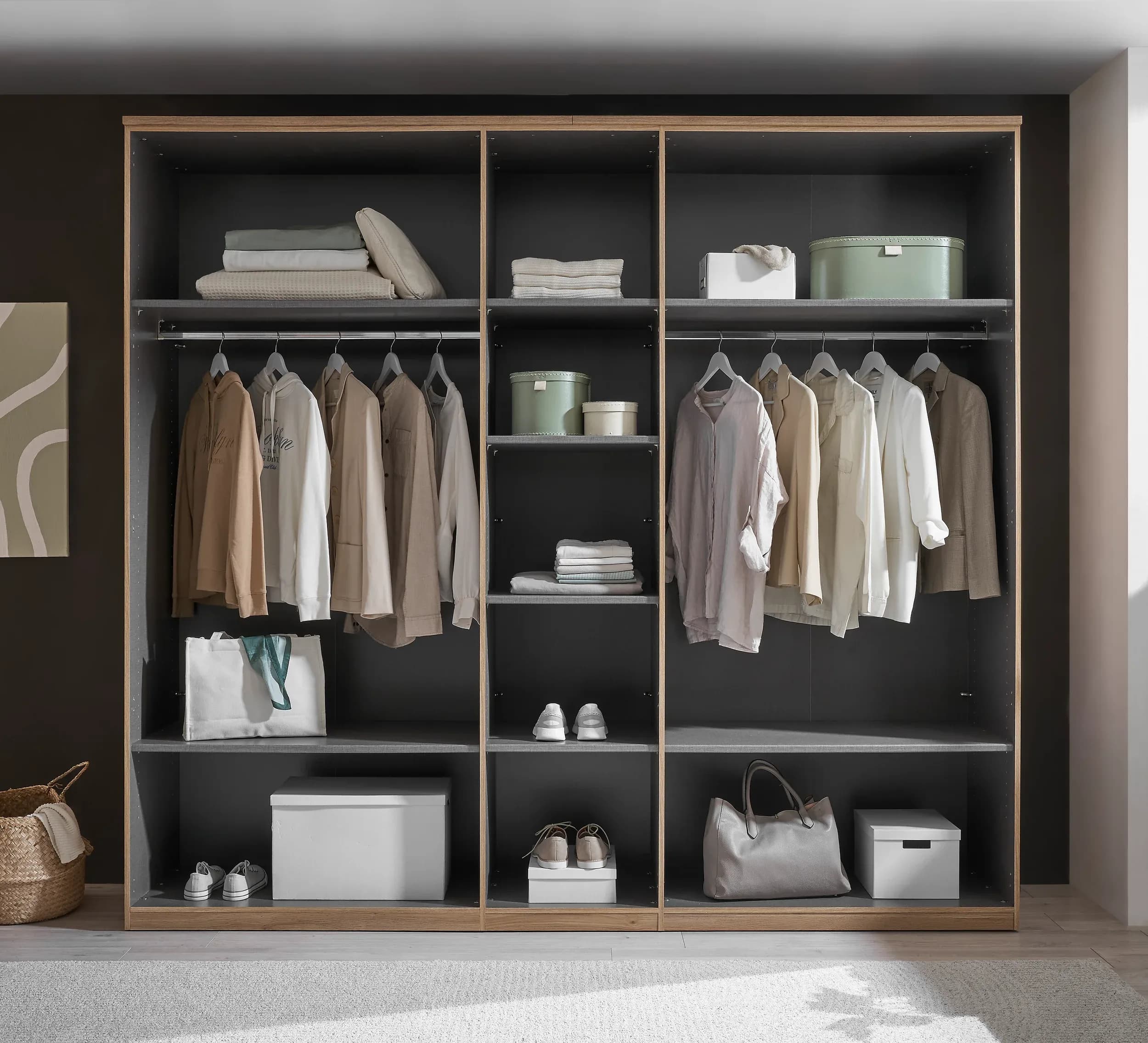 Drehtürenschrank - B. ca. 250,8 cm, Außentüren Holzdekor, Mitteltüren Beige