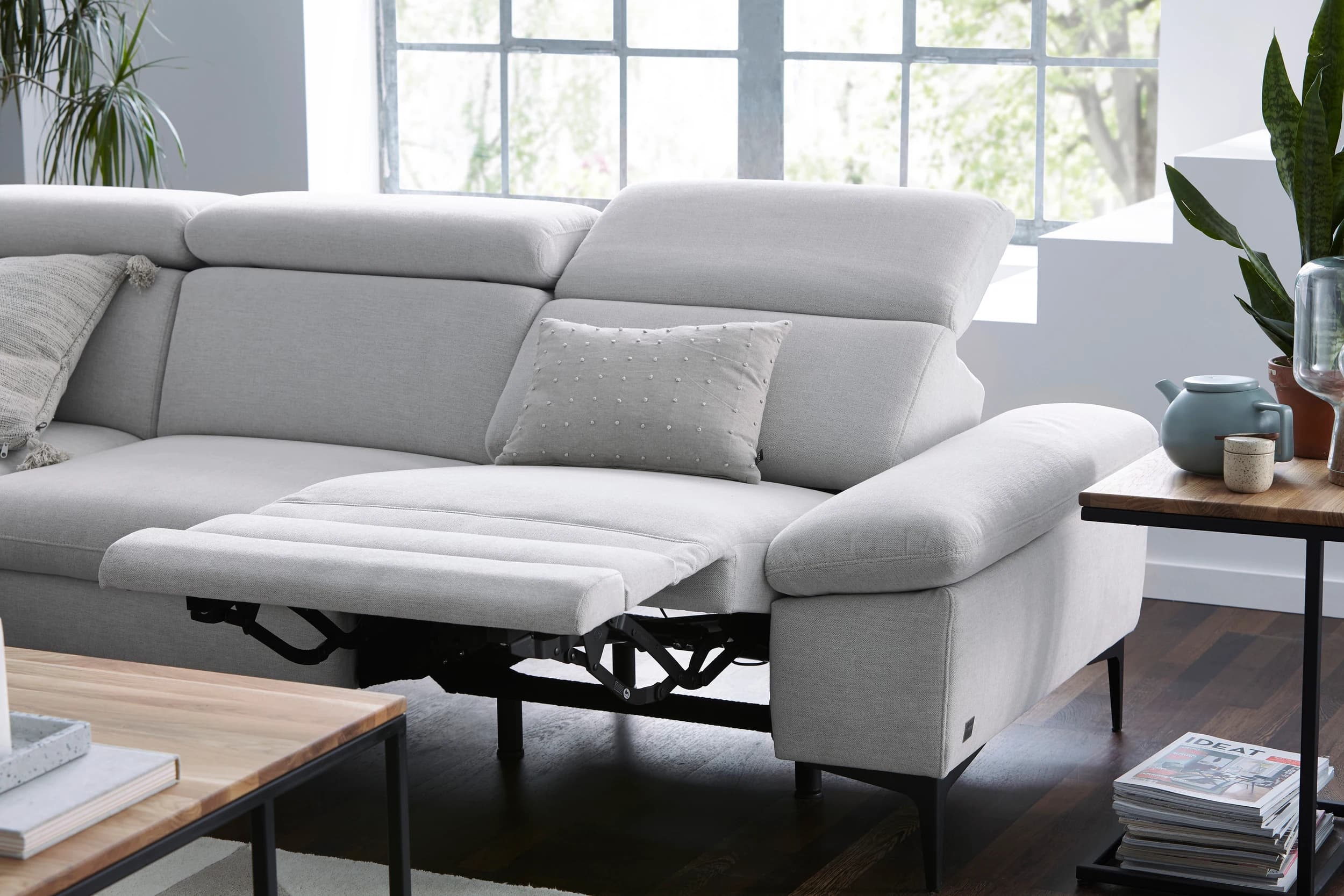 Ecksofa Felipa - Ecke links mit 2,5-Sitzer inkl. Relaxfunktion (motorisch) und Kopfteil verstellbar, Stoff, Natur