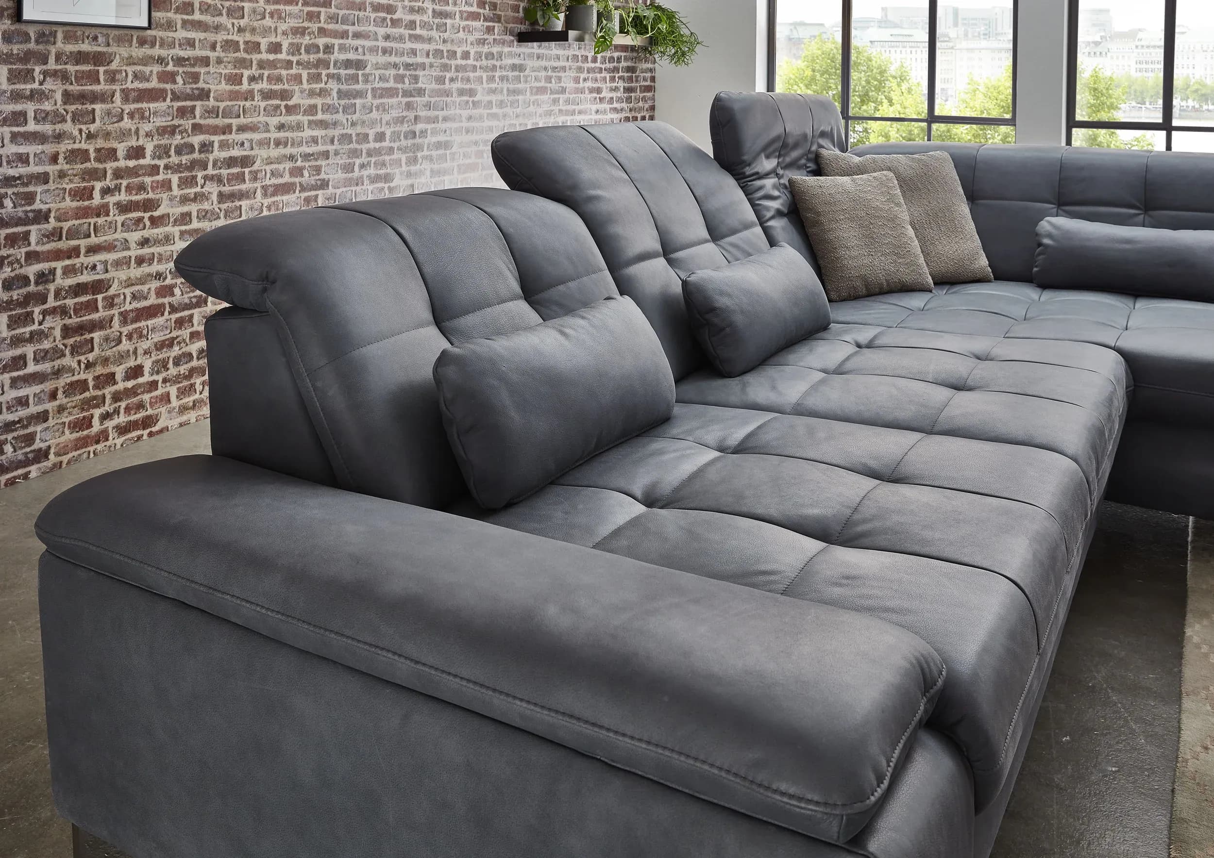 Ecksofa - 3-Sitzer mit Ecke rechts, Kopfteil/Armlehne verstellbar (manuell), Leder, Eisengrau