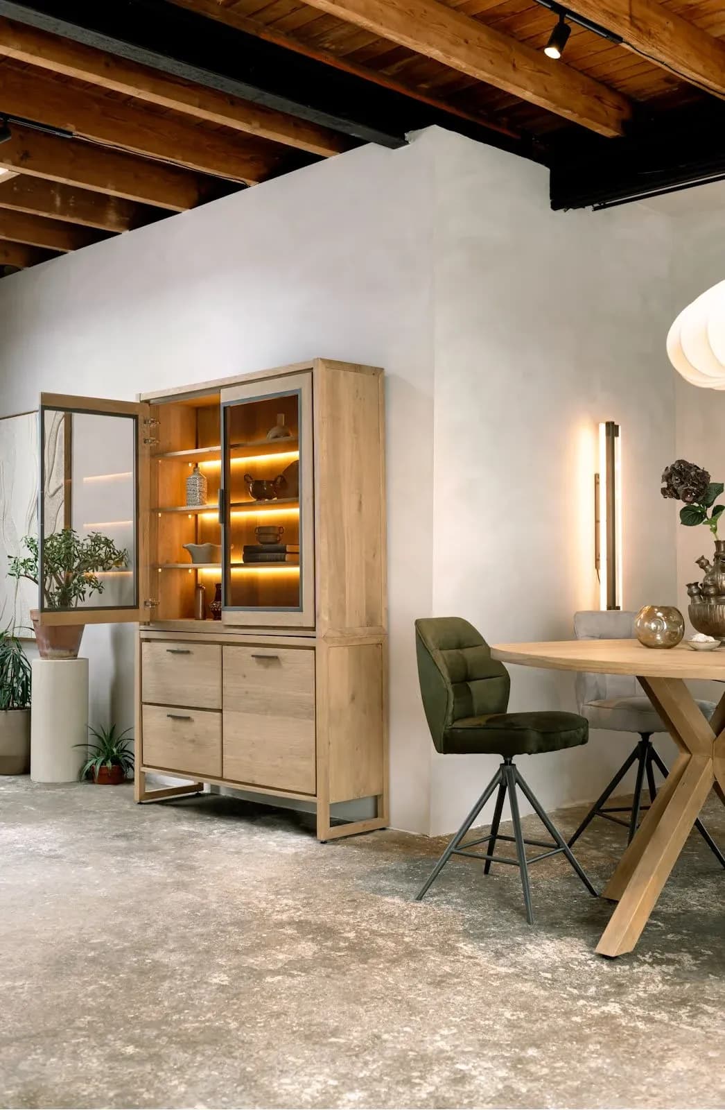 Nystead, Buffet 140 cm. - 1-Tür + 2-Glastüren + 2-Laden (+ LED)