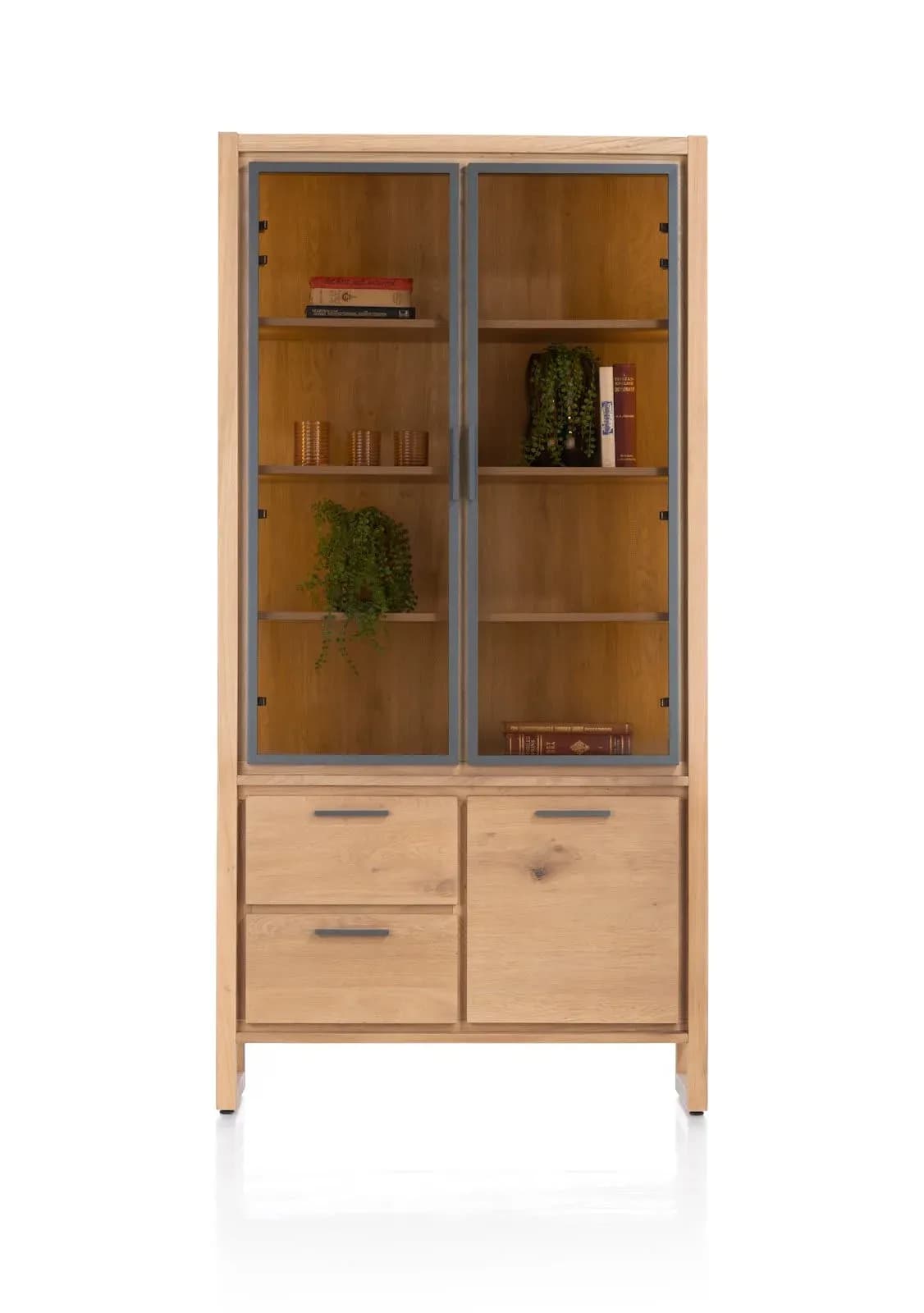 Nystead, Vitrine 100 cm. - 2-Glastüren + 1-Tür + 2-Laden (+LED)