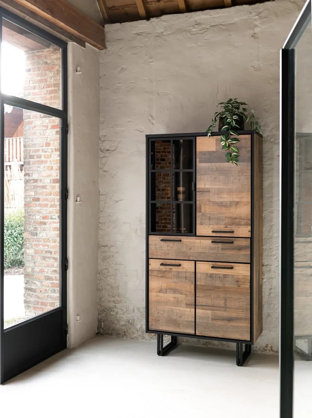Avalon, Schrank 96 cm - 3-Türen + 1-Lade + 1-Glastür (+ LED)