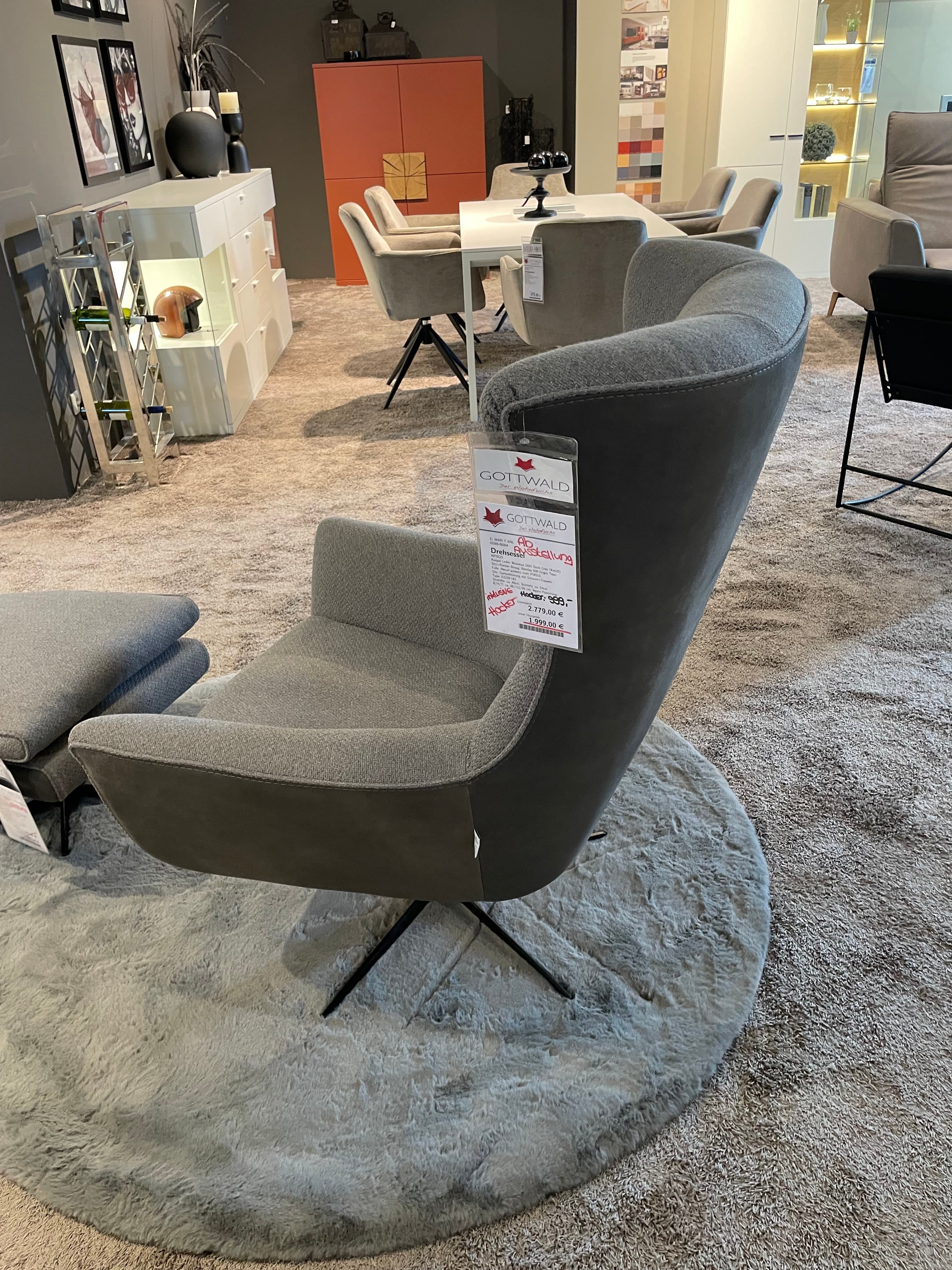 Drehsessel mit Hocker Calia – Ausstellungsstück im Möbelhaus Gottwald – der Wohnfuchs