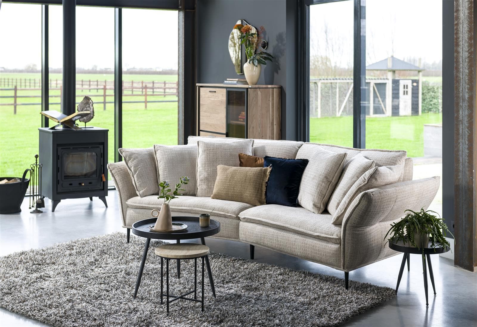 Henders & Hazel Wohnzimmer mit Sofa Marseille und Sideboard Tokyo