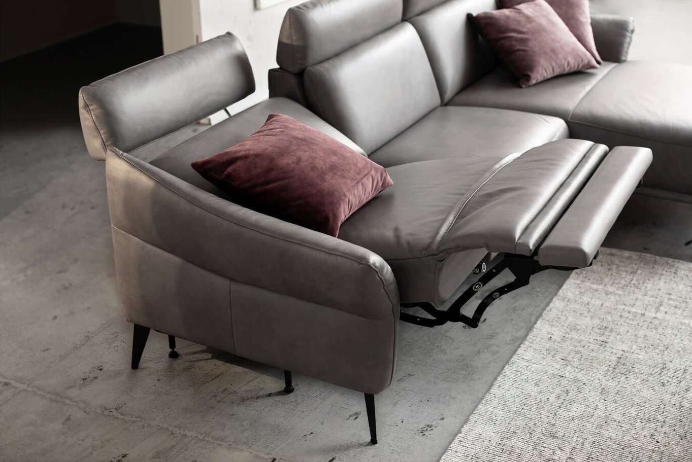 Relaxsofa mit verstellbarem Fußteil beim Wohnfuchs