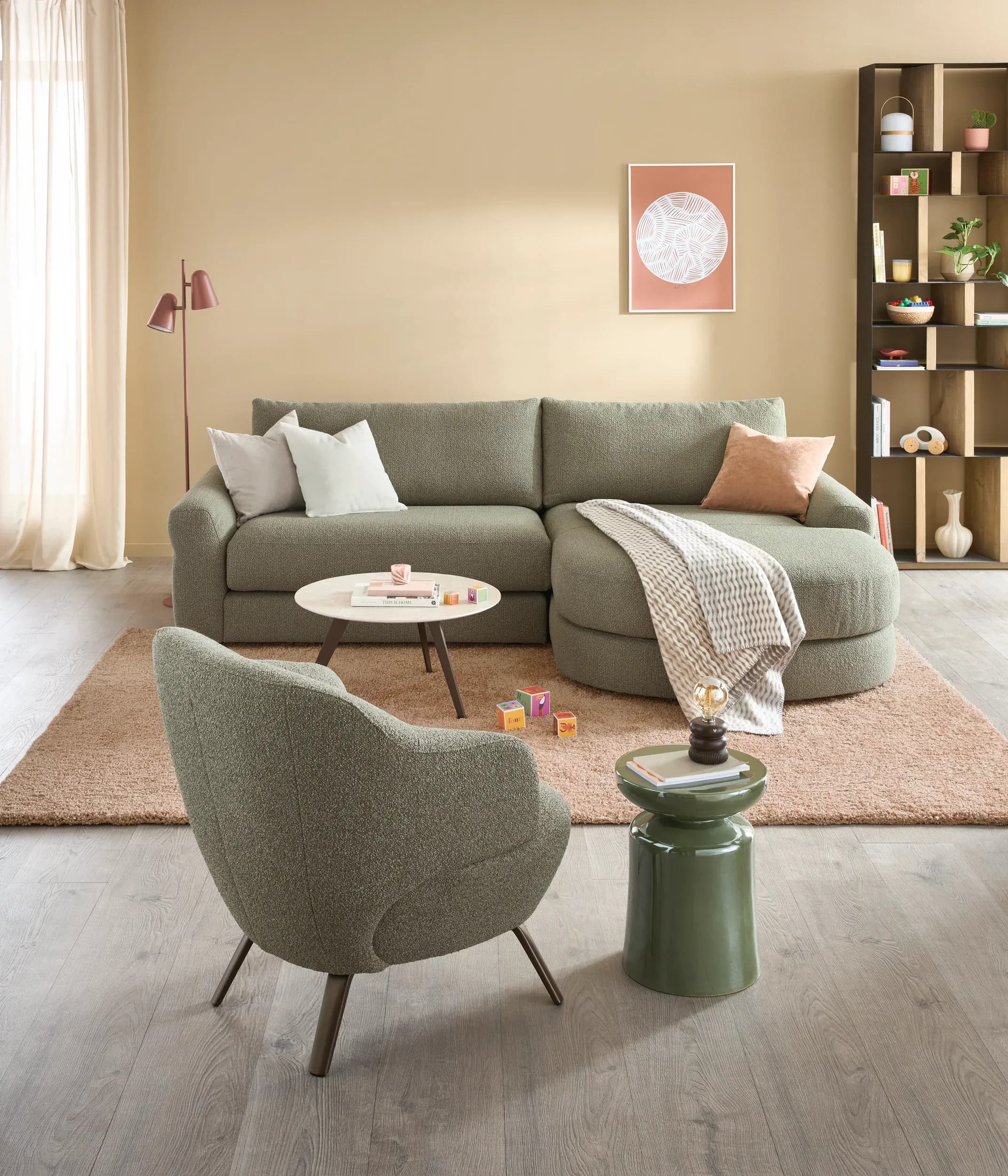 Ecksofa Almeria - 1,75-Sitzer mit runden Longchair rechts, Stoff, Schlammgrün