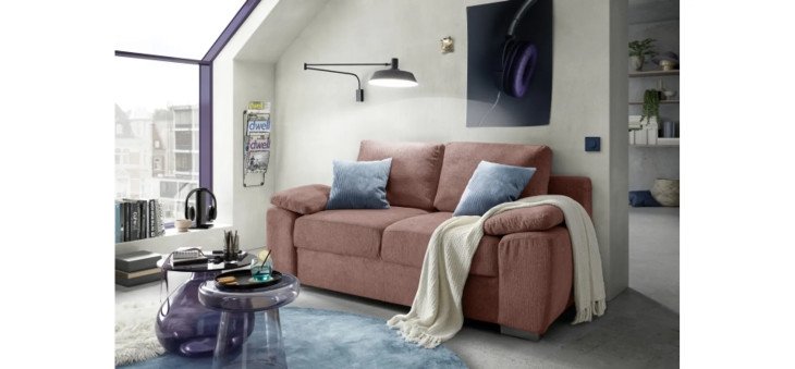8e2e2a6de576f4d2691226646b2018dadee05622 Sofa EMIEL koralle Milieubild 1